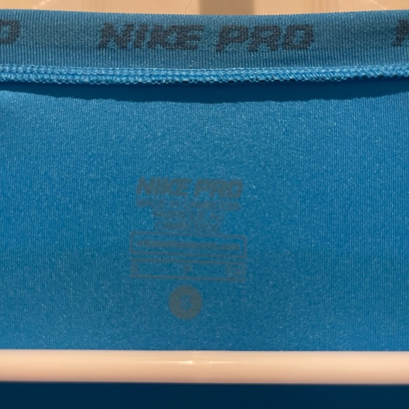 NIKE Women’s Compression Shirt - S - Picture 3 of 3